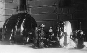 Achille Bacher nella centrale idroelettrica di Sottofrua (1920 - 1930)